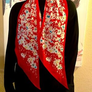 Beautiful, red floral print Vintage scarf. 🧣